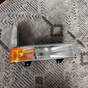 04-06 ford right turn signal marker light -NEW